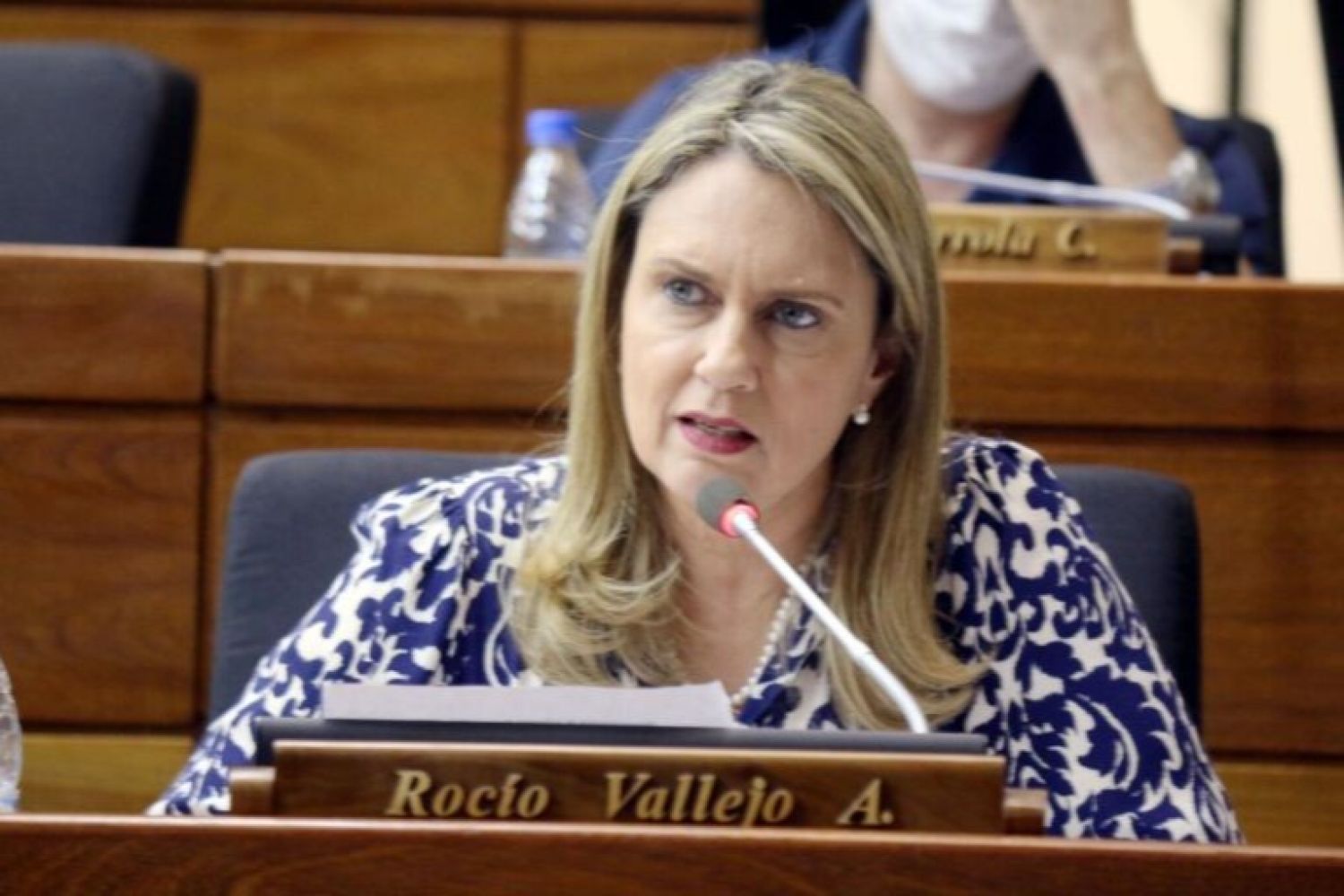 Rocío Vallejo dispara contra Orlando Penner tras haber votado por el permiso de Hernán Rivas