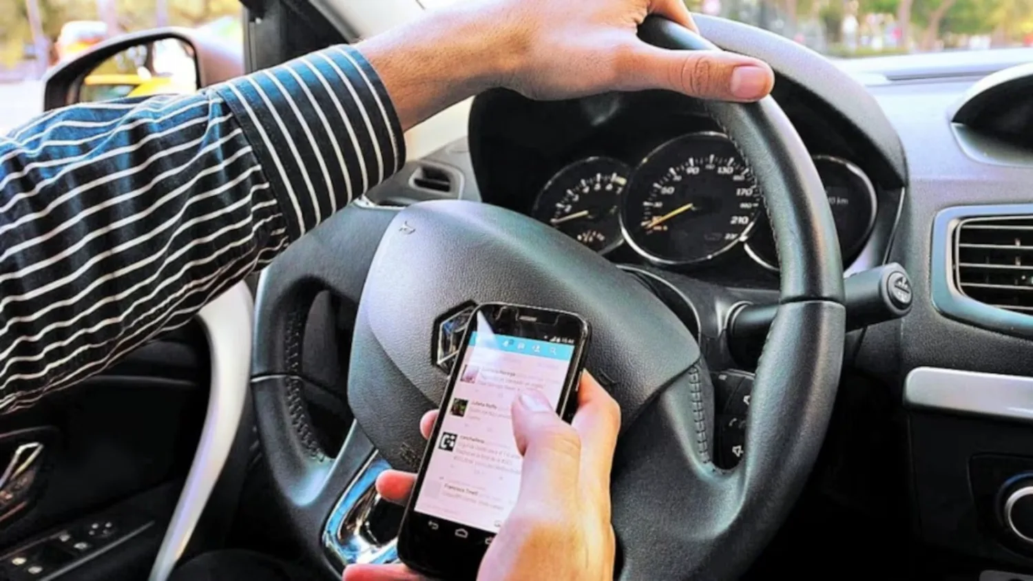Usar el celular al conducir: una falta grave que cuesta más de G. 750.000