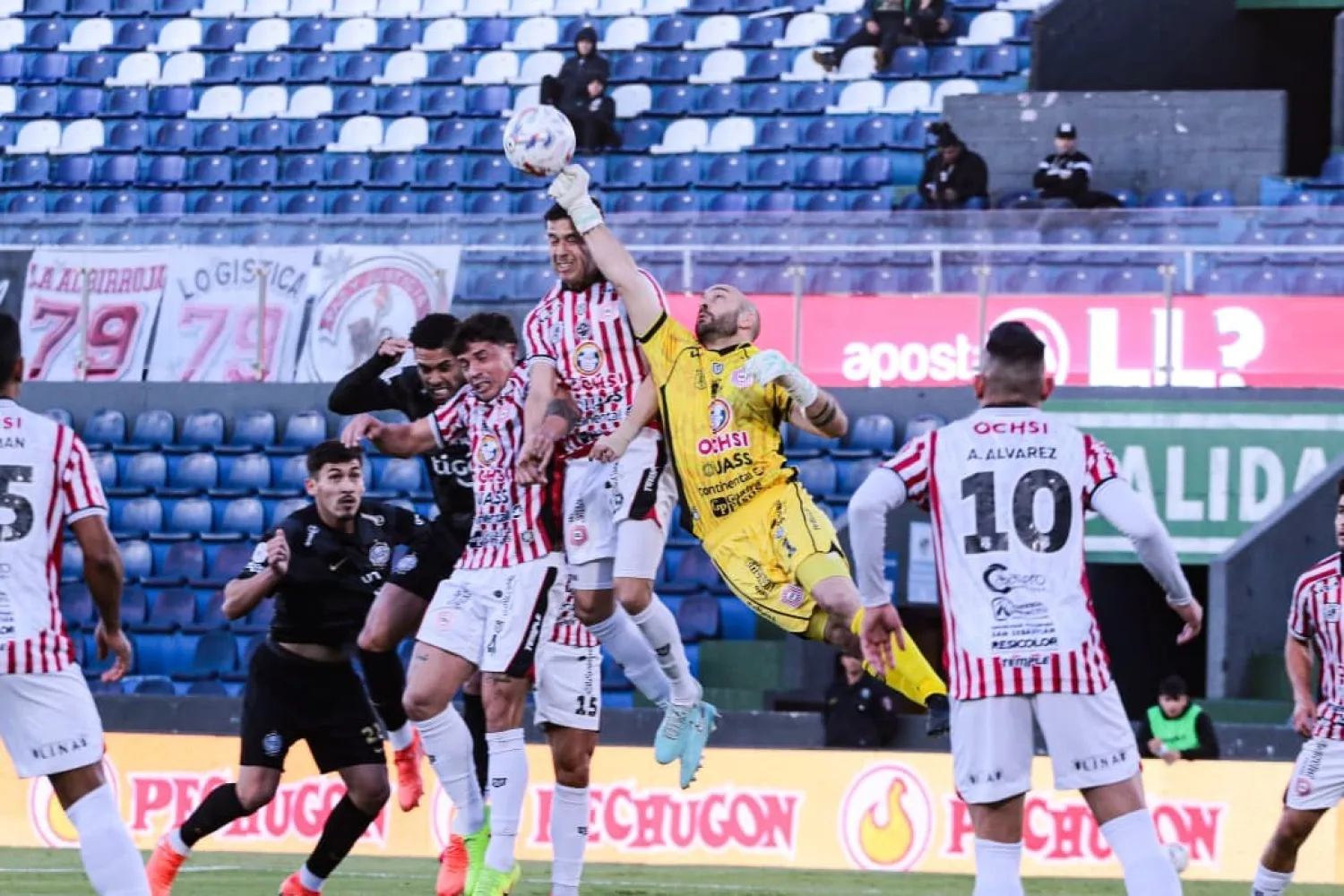 Gran victoria del Rayadito ante el Campeón