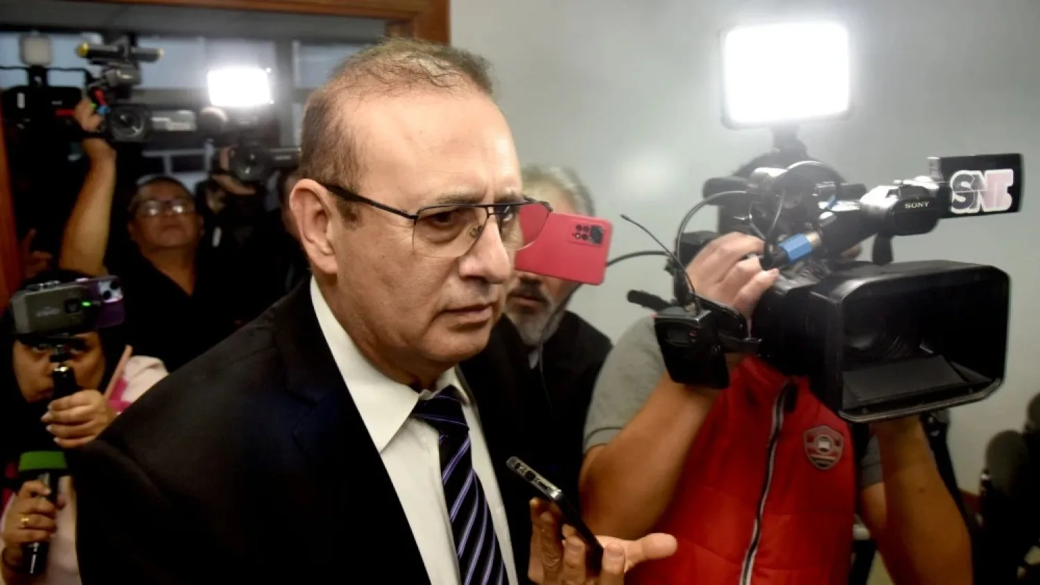 Sin apoyo del cartismo, Erico Galeano renuncia a su banca por nexos con el narcotráfico