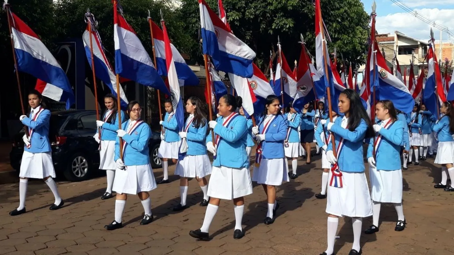 Todo listo para el gran desfile estudiantil en nuestra ciudad