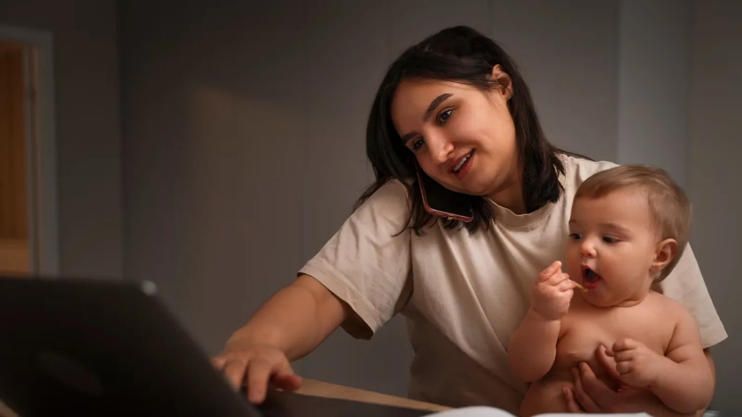 Prejuicios laborales persisten contra mujeres con hijos pequeños