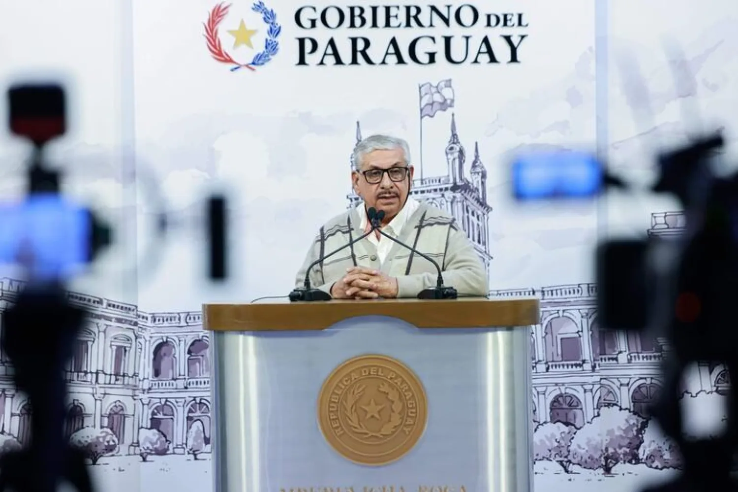 Presidente del IPS apunta al sector administrativo por “inflar” el vademécum institucional