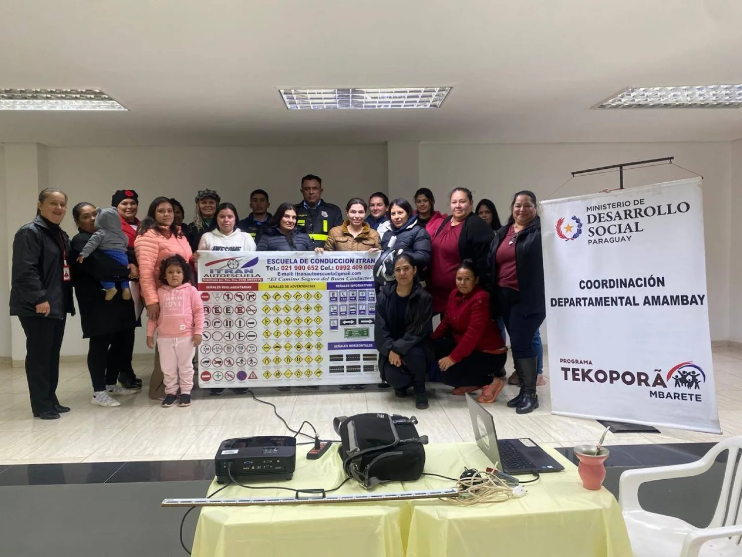 Agente de Transito de la Comuna Local dicta " Charla de Prevención"