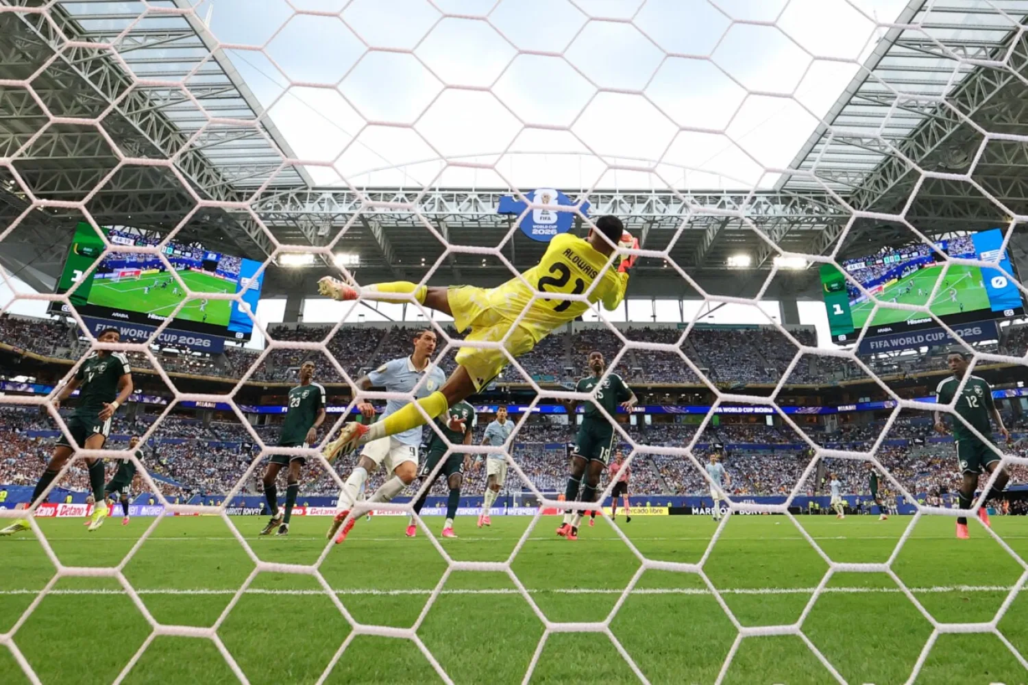 Uruguay se estrella contra la muralla de Arabia Saudita en el inicio del Mundial