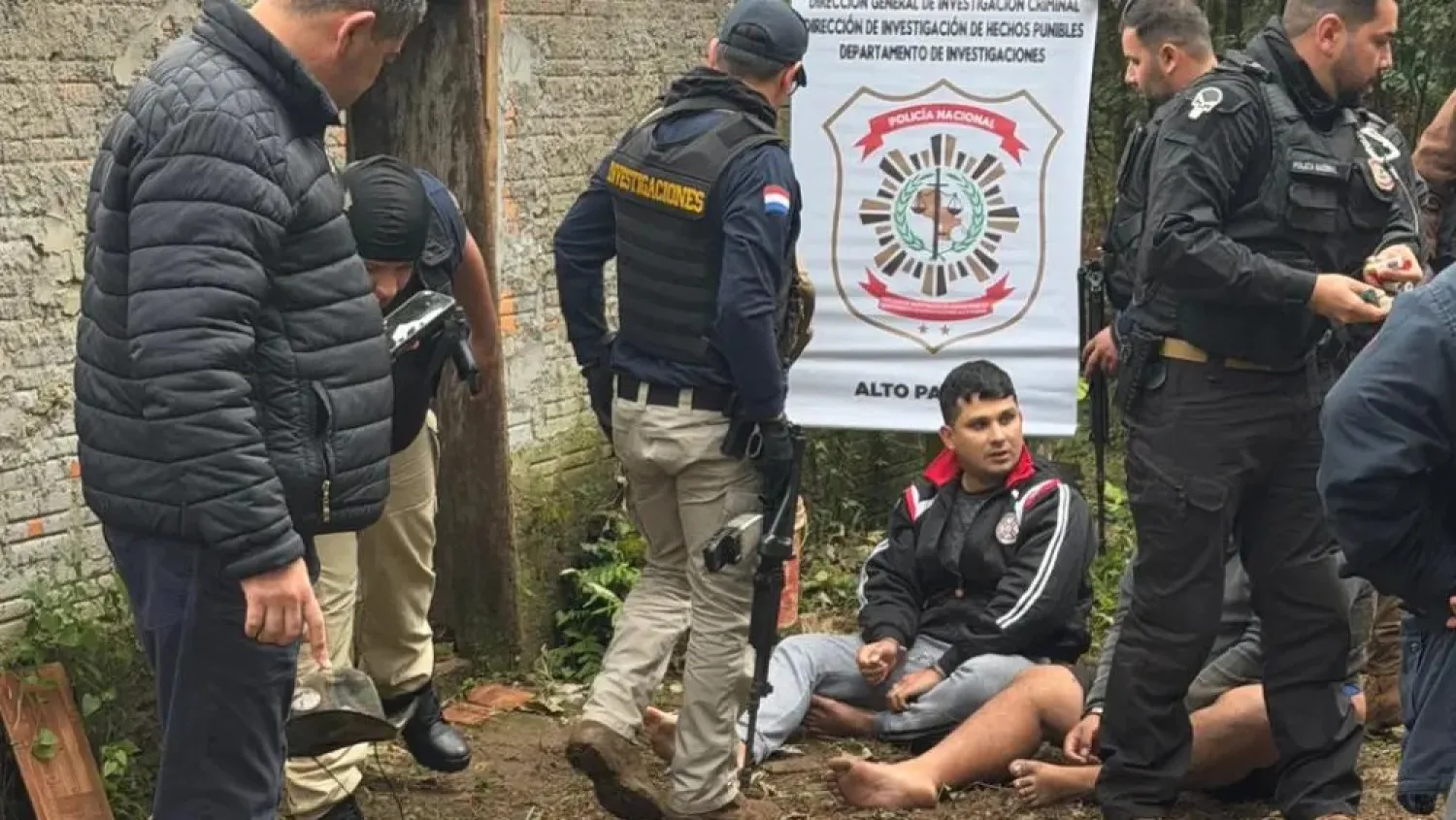 Caen 2 miembros del PCC por megaasalto en Santa Rita: Armas, clavos miguelito, chalecos y más