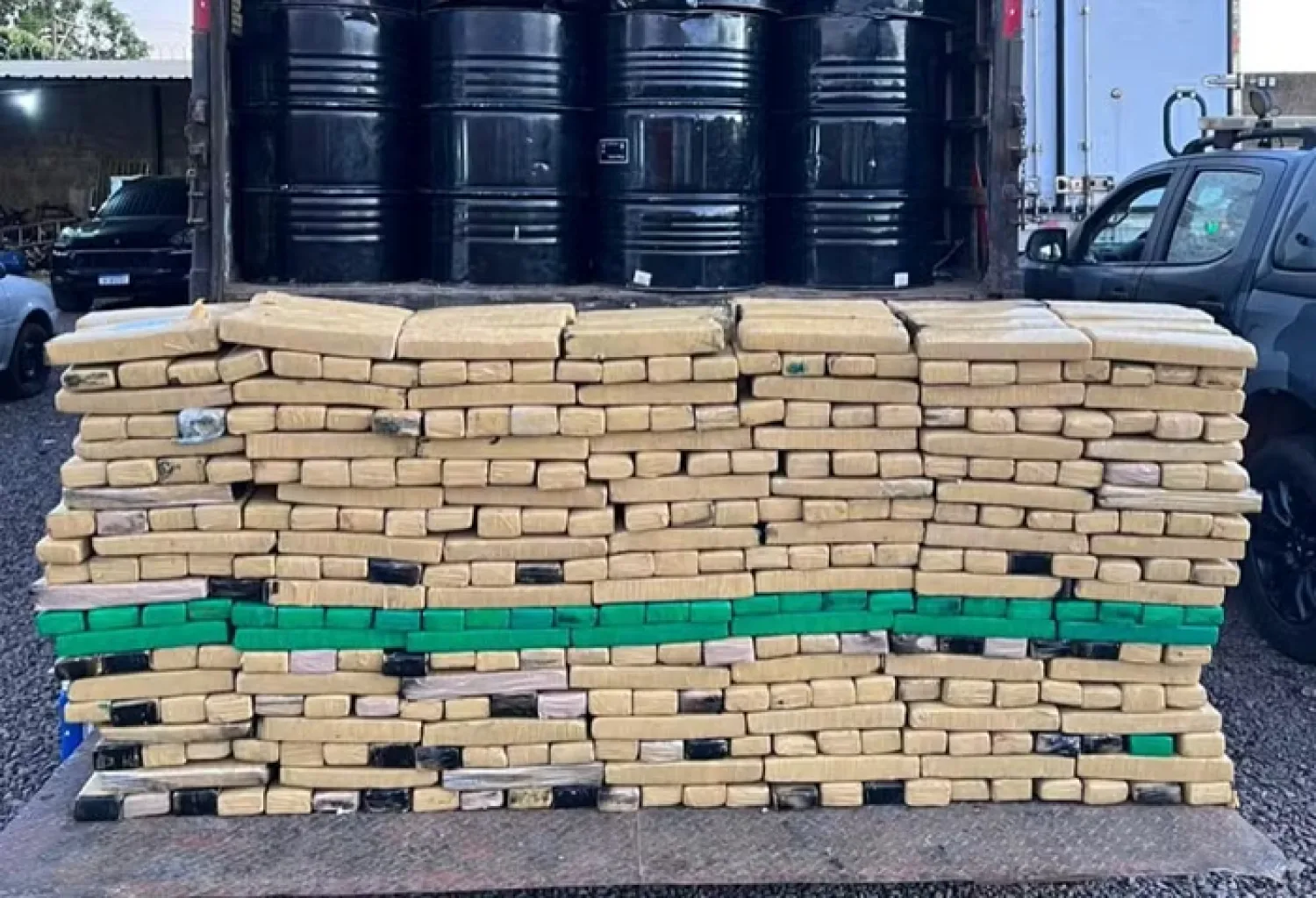 Policía incauta 1,4 toneladas de marihuana escondidas en bidones metálicos en Campo Grande