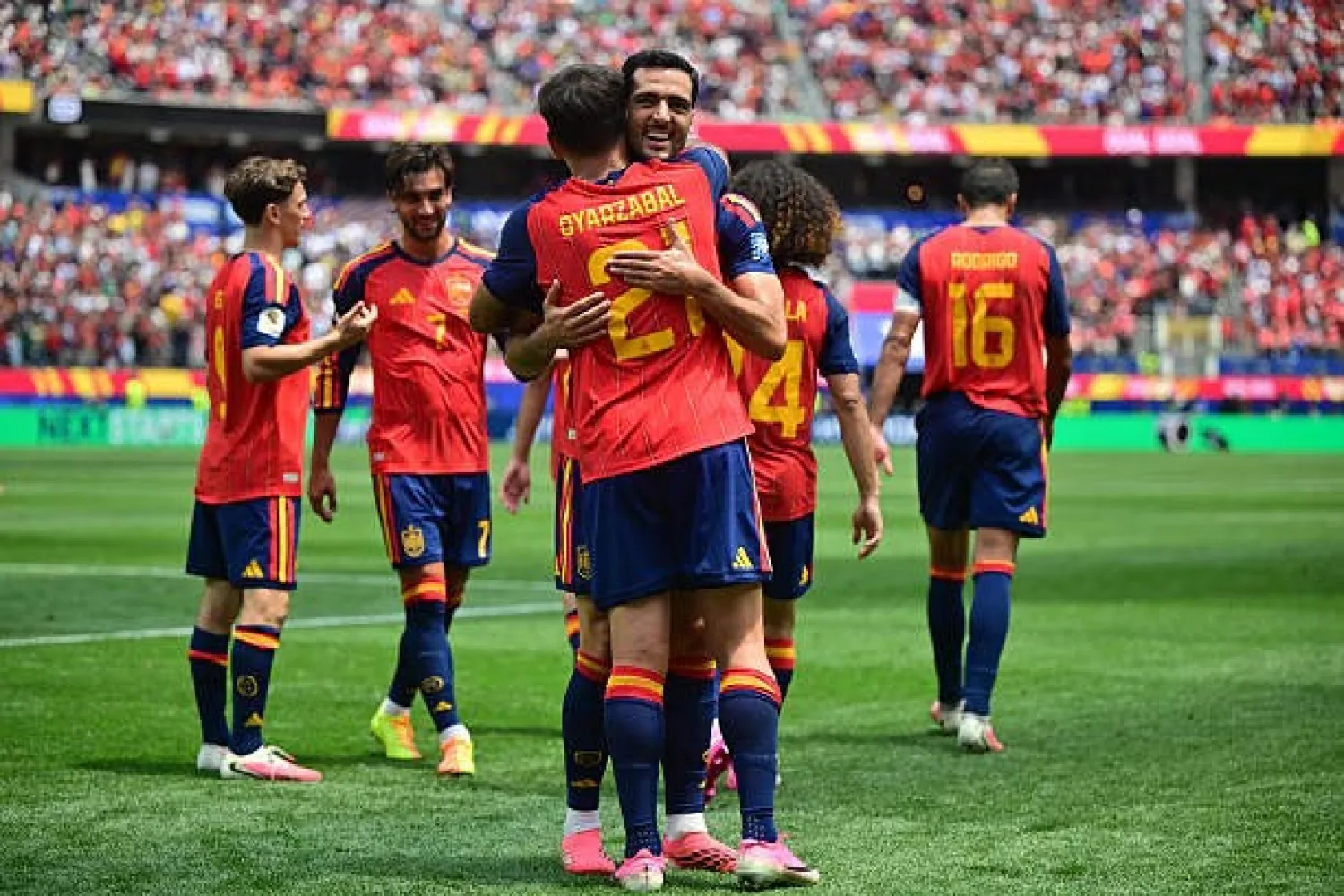 España goleo con doblete de Oyarzabal, y se metió en octavos de final del Mundial