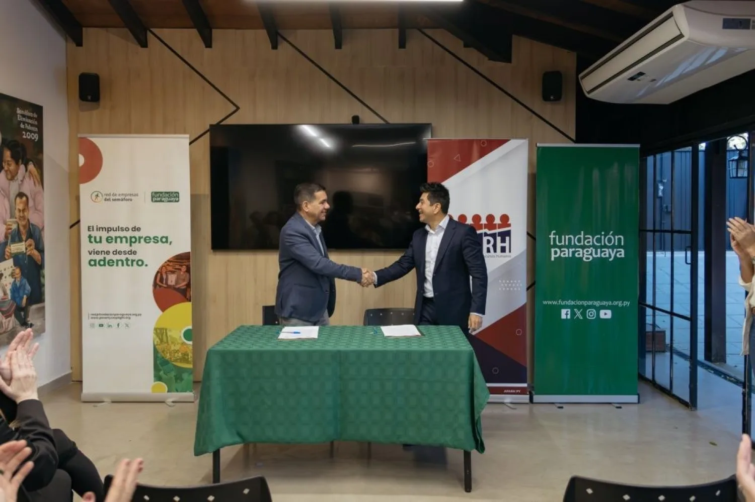 APARH y Fundación Paraguaya se unen para impulsar el bienestar organizacional con el Semáforo de Eliminación de Pobreza