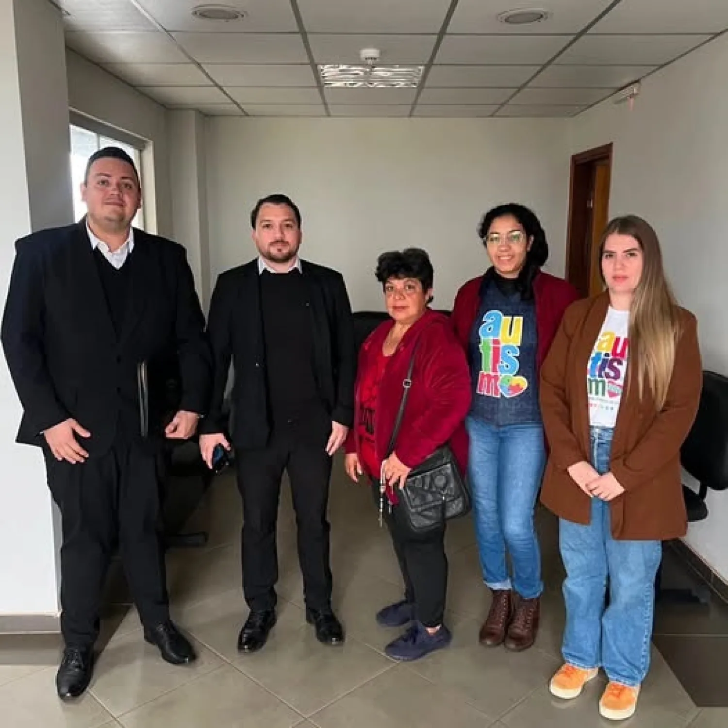 Denuncian que madre supuestamente Extorsionó a la familia paterna por el subsidio de la niña con TEA brutalmente golpeada por el padrastro