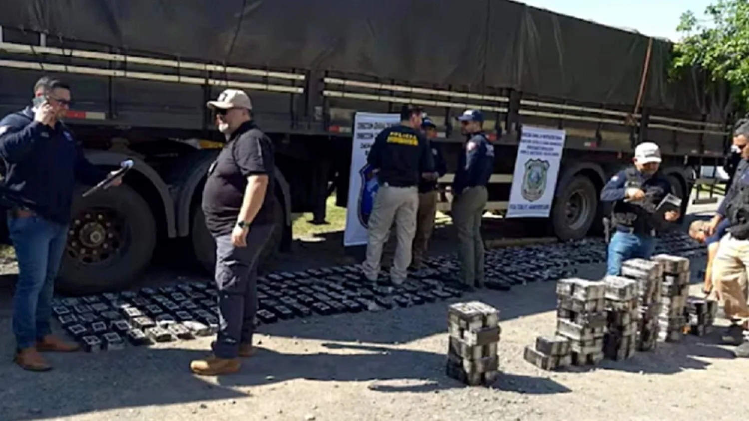 Interceptan 450 kilos de cocaína ocultos en doble fondo de camión