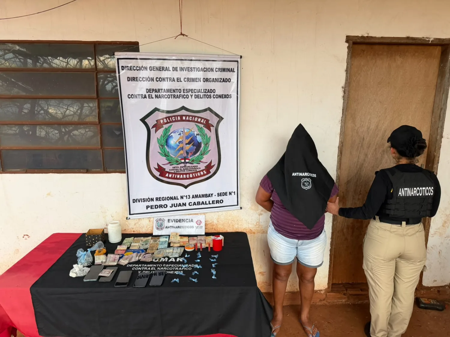 AGENTES DE ANTINARCORTICOS ALLANAN SUPUESTA "BOCA DE FUMO" EN CERRO CORA