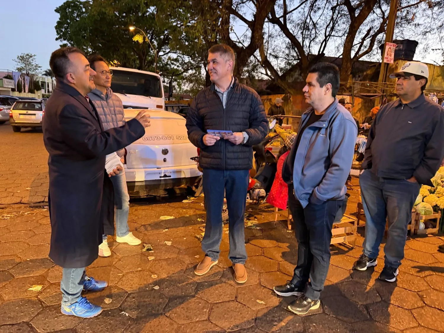 RONALD ACEVEDO Y SU EQUIPO RECORREN LA FERIA LIBRE: CERCANÍA Y PROPUESTAS CON LA GENTE