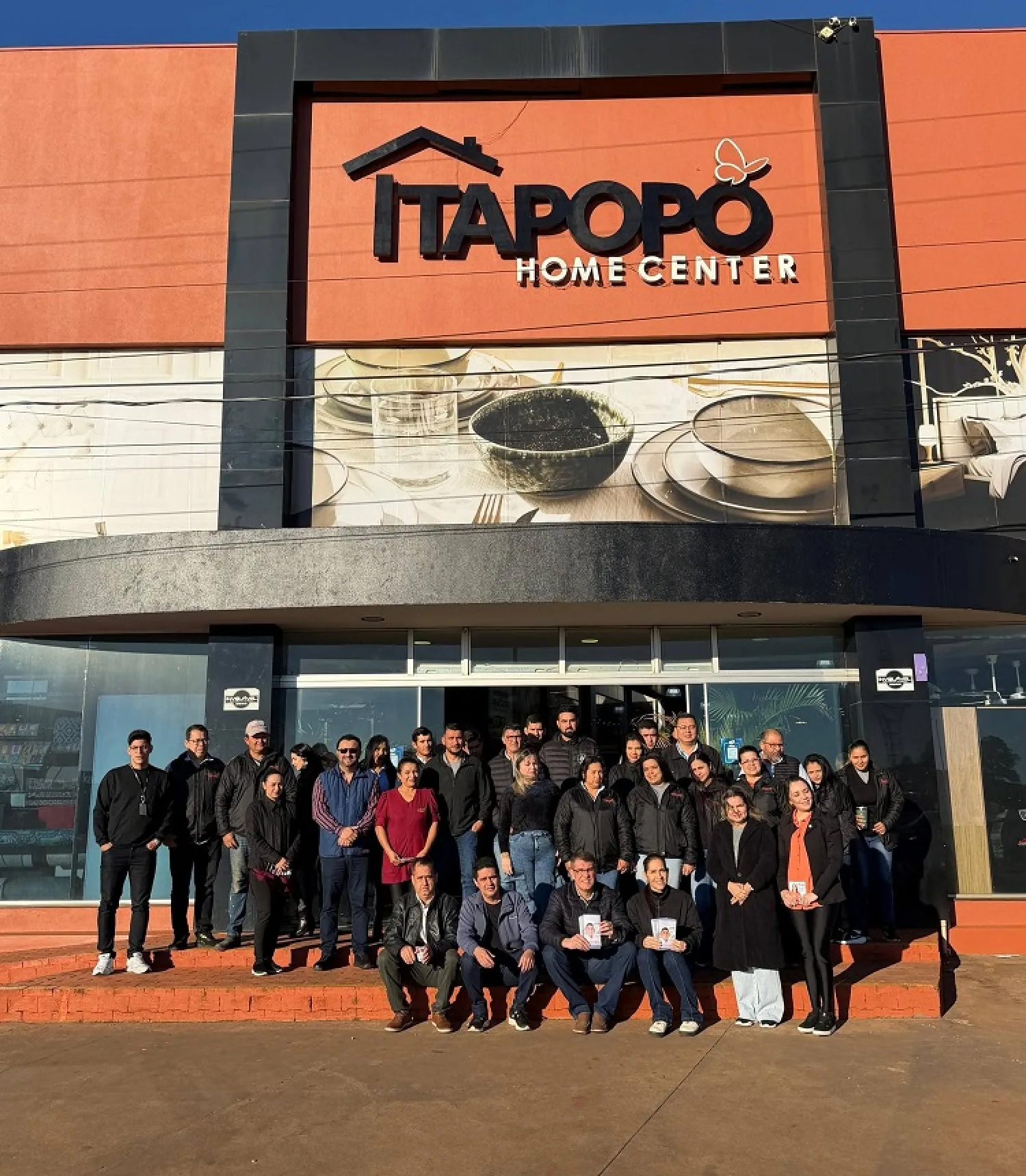 Ronald Acevedo y su equipo visita  ITAPOPO HOME CENTER: propuestas y compromiso con el sector comercial