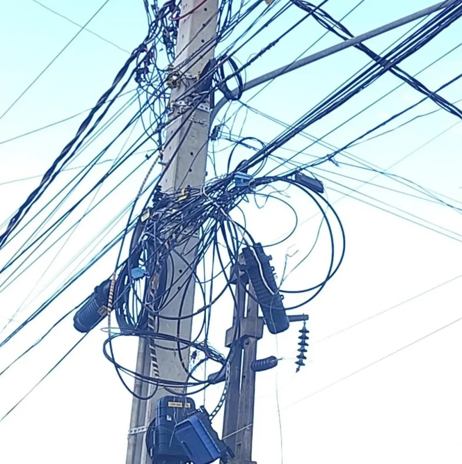 Municipalidad y la empresa  "67 Telecom" firman una alianza para la retirada de cables no operables en Ponta Porã