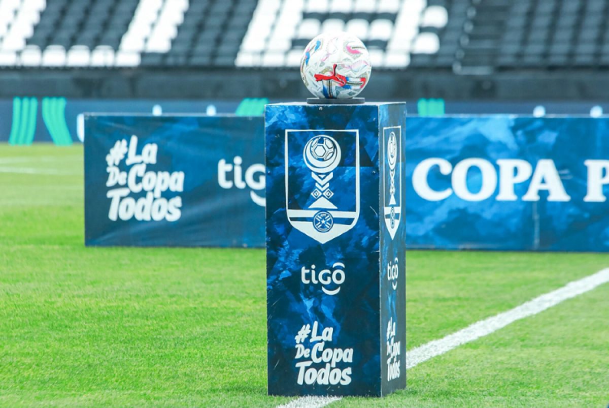 Autoridades para el inicio de los octavos de final de la Copa Paraguay