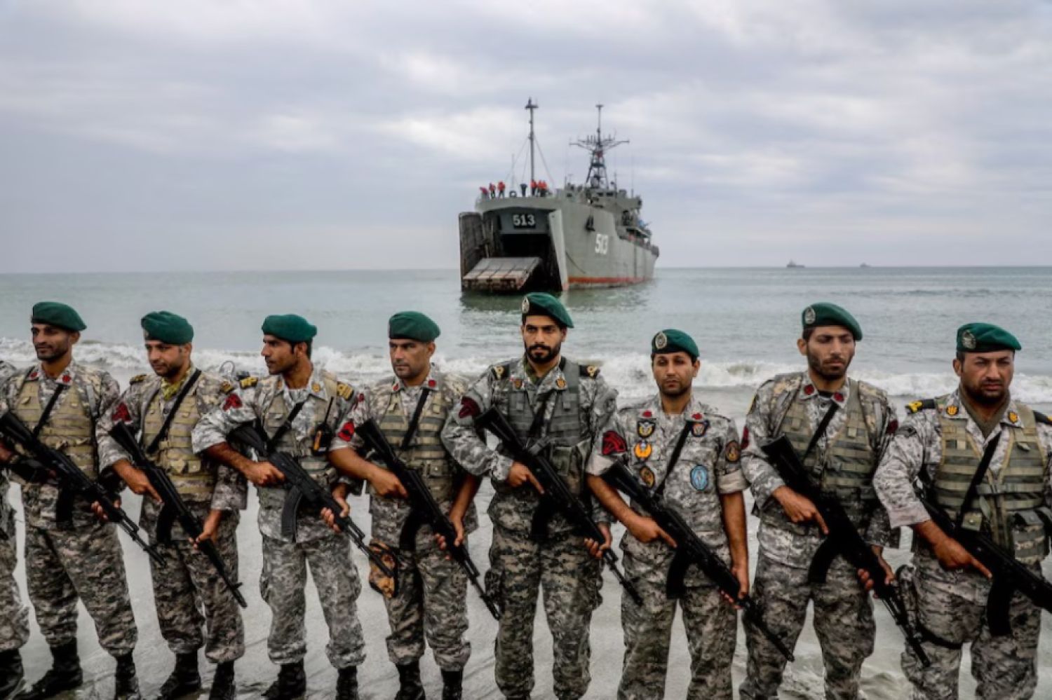 La Guardia Revolucionaria de Irán amenazó con atacar empresas de EEUU en Medio Oriente y advirtió que deben ser evacuadas