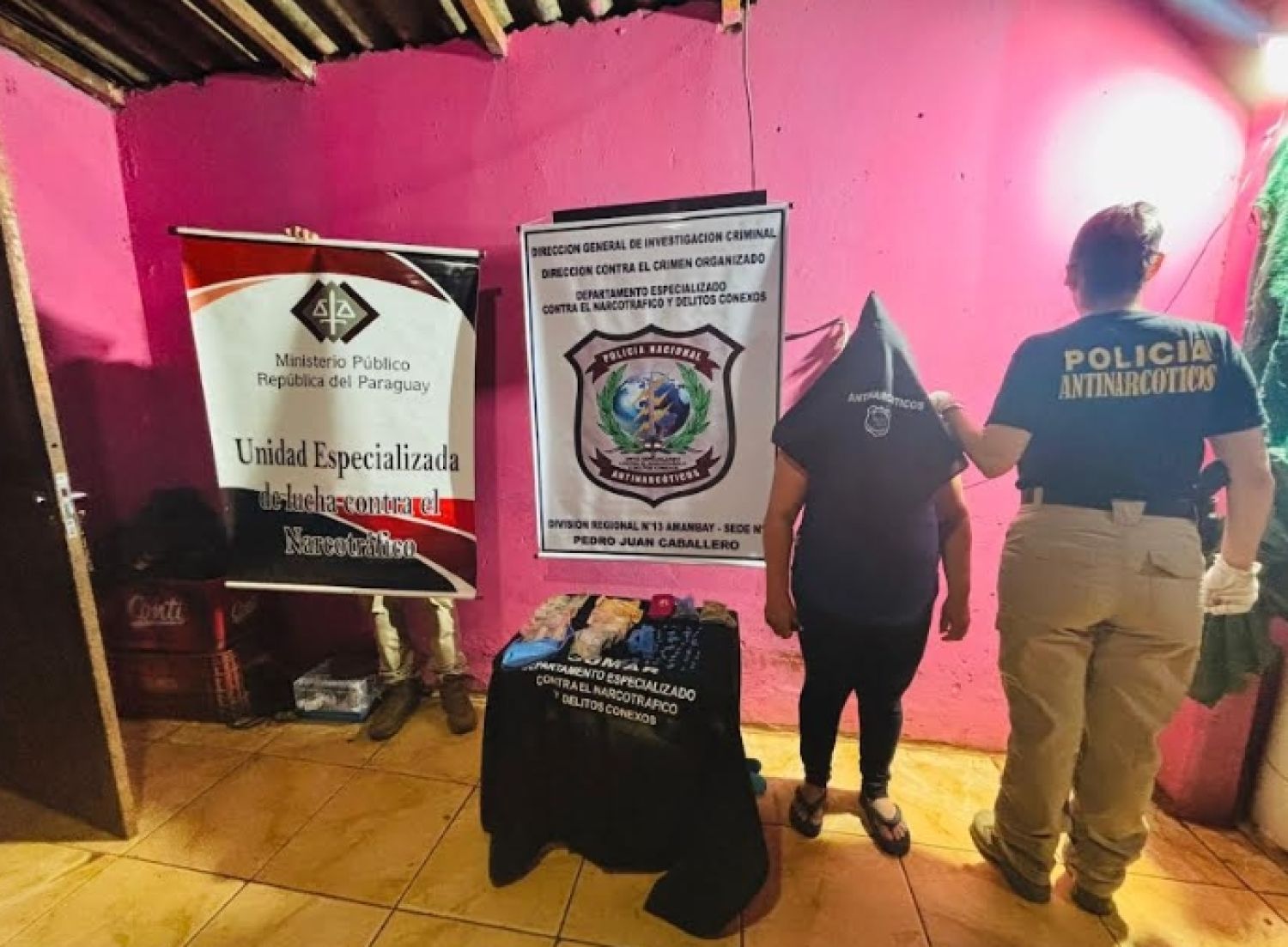AGENTES DE ANTINARCOTICOS  DE LA DIVISIÓN REGIONAL N° 13 ALLANAN BOCA DE FUMO
