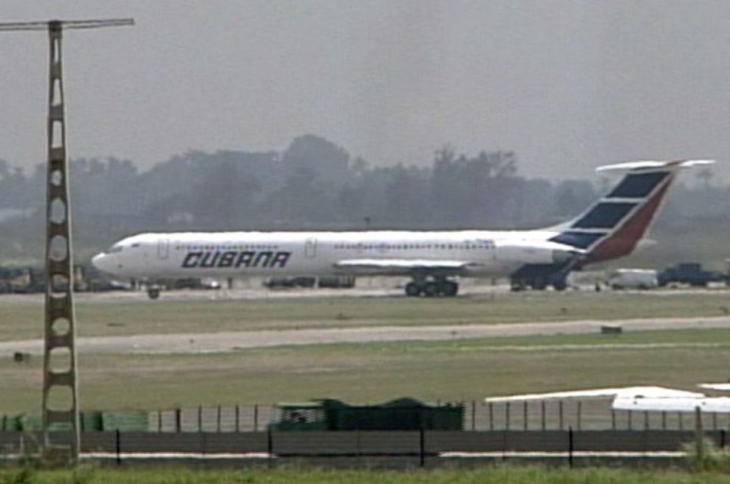 La dictadura de Cuba informó a las aerolíneas que a partir del lunes se queda sin combustible para aviones