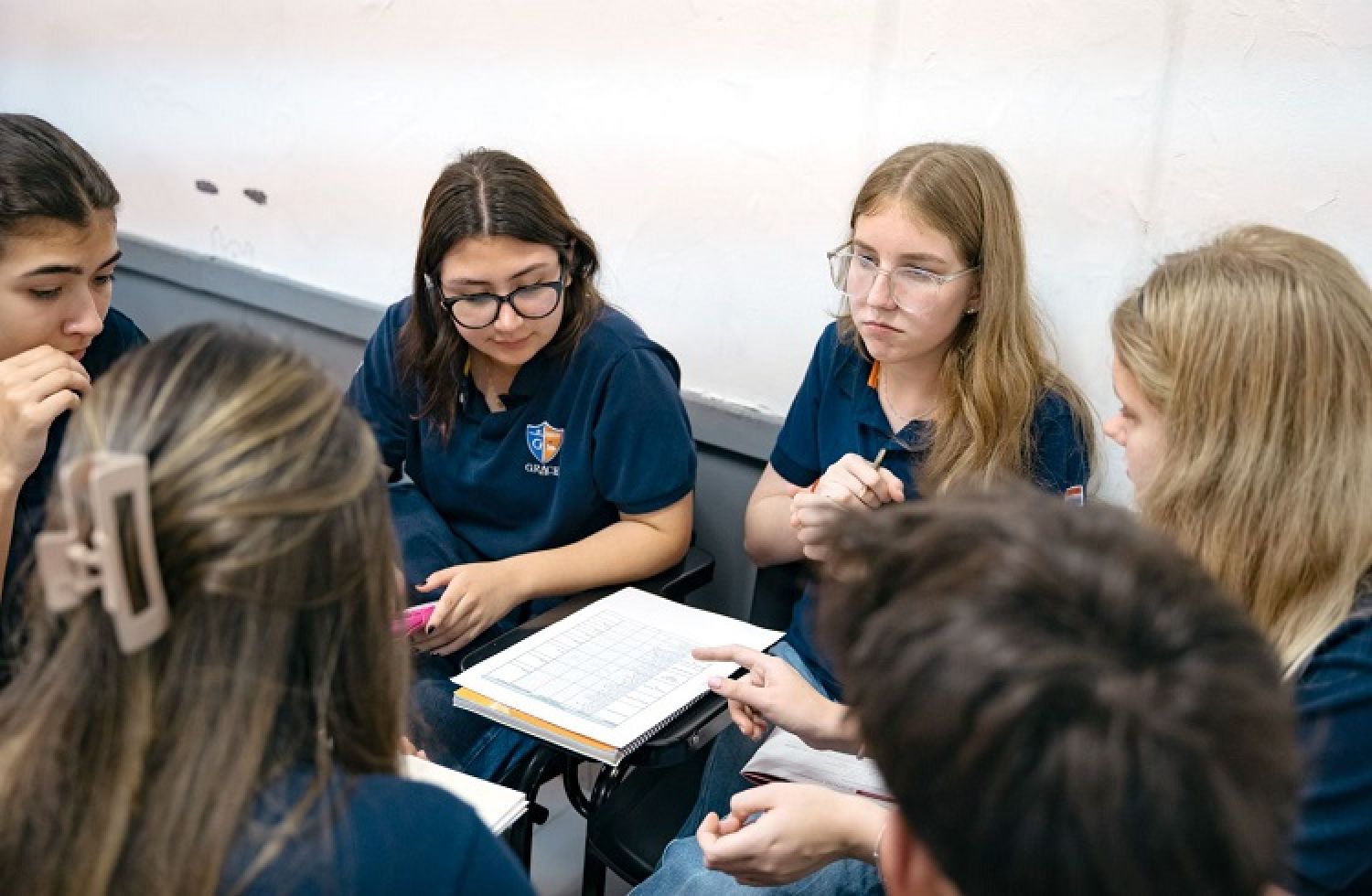 Junior Achievement lanza “Domino mis cuentas”, programa gratuito de educación financiera para jóvenes
