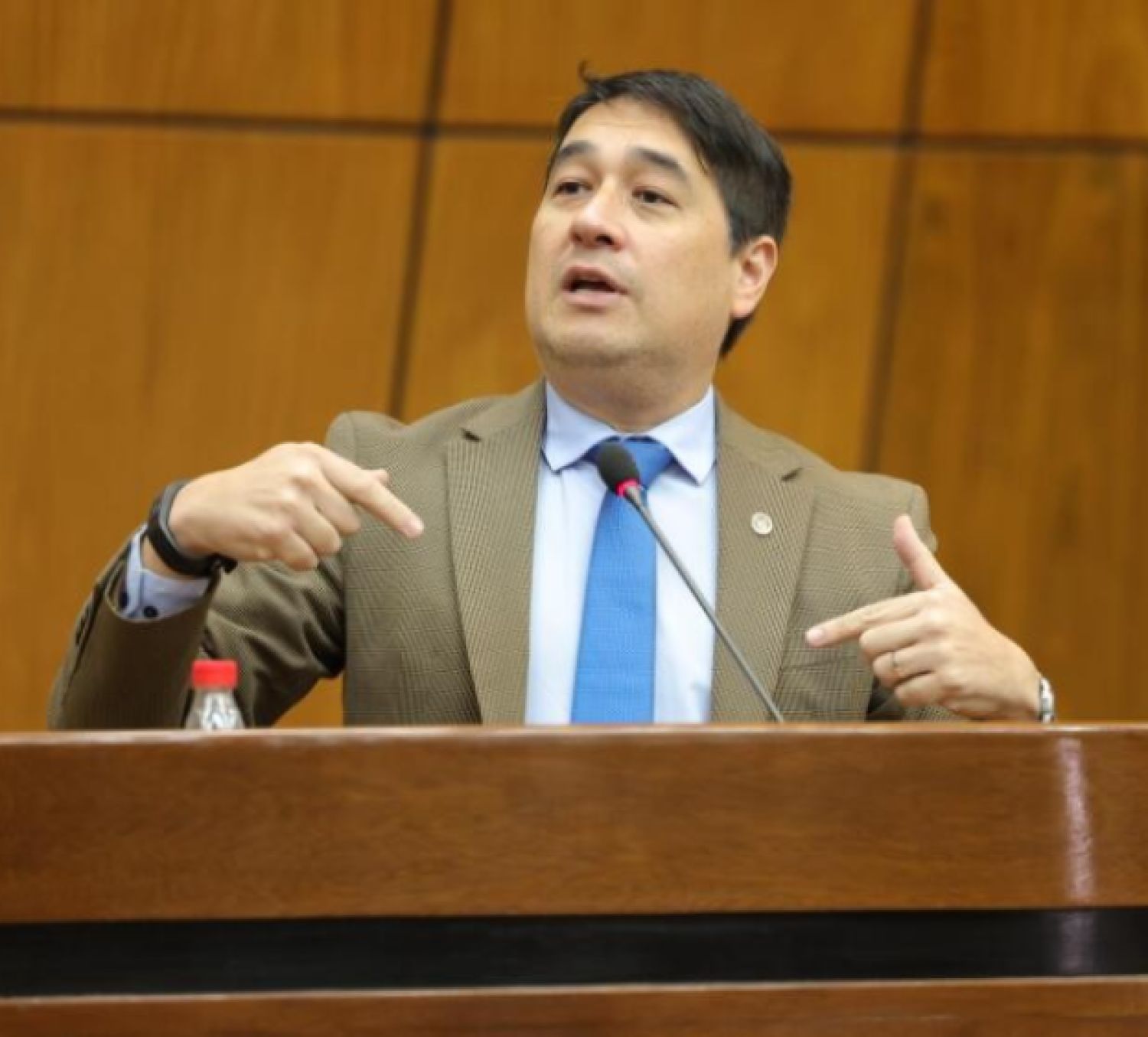“Nadie llegará solo”: Nakayama plantea consenso para definir candidatura presidencial