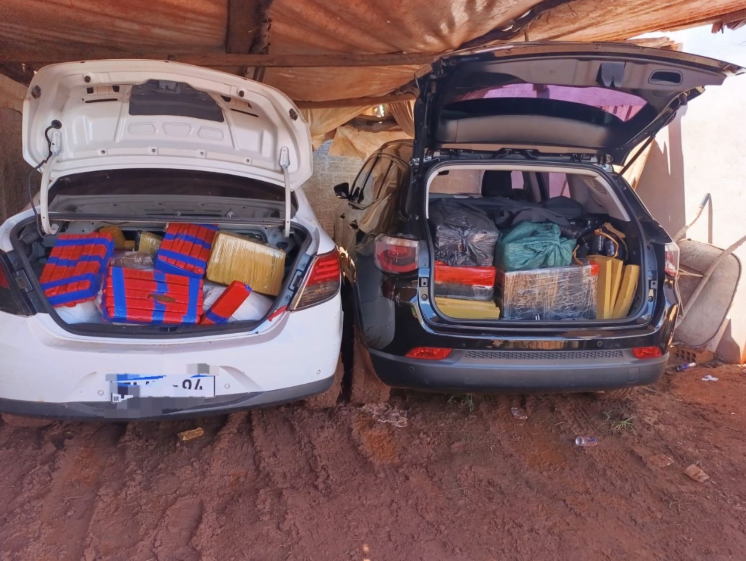Policia Militar incauta más de 1,5 tonelada de drogas y recupera vehículos robados en Nova Itamarati