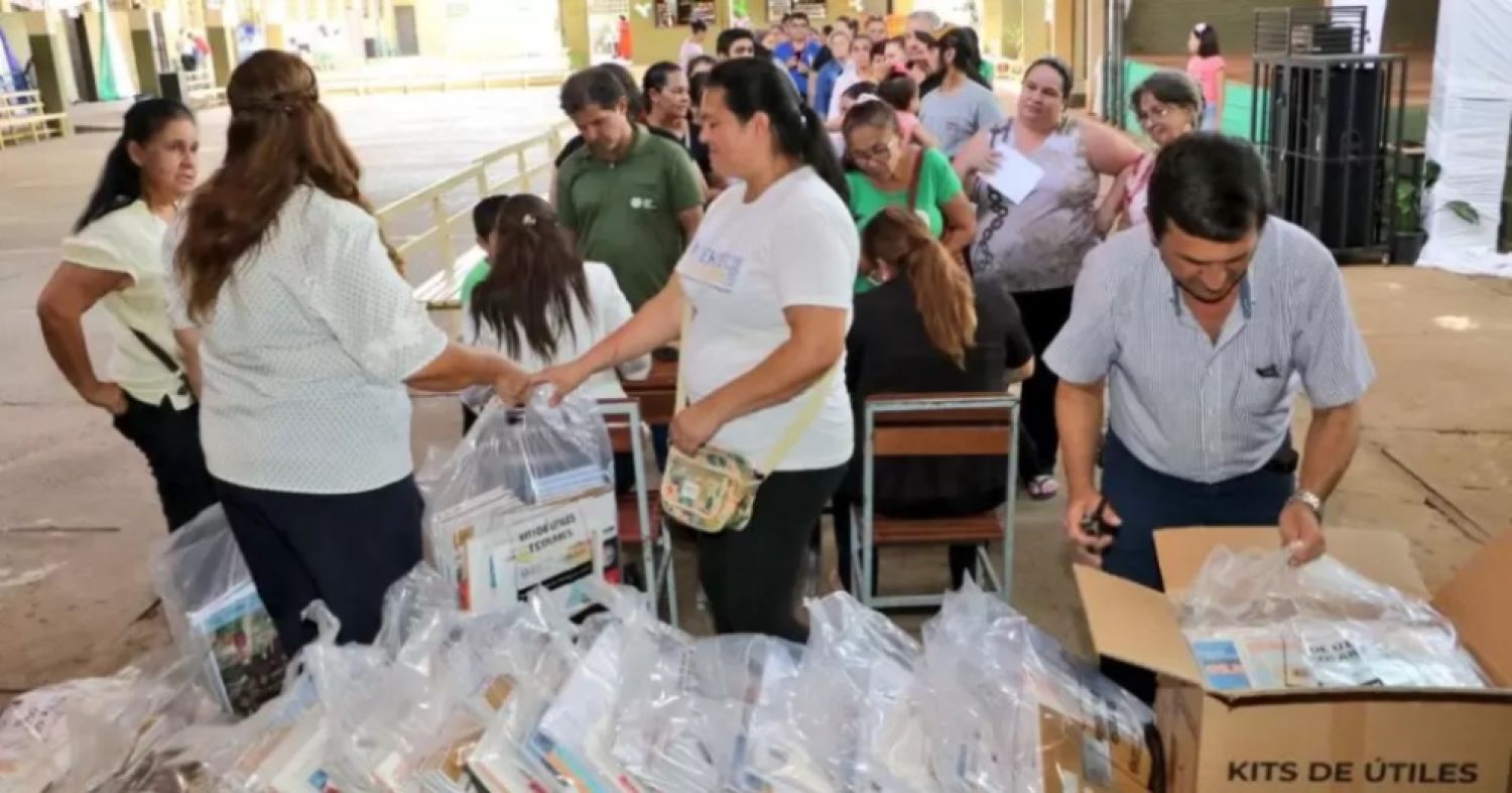 Clases avanzan y kits aún no llegan, crecen críticas al MEC