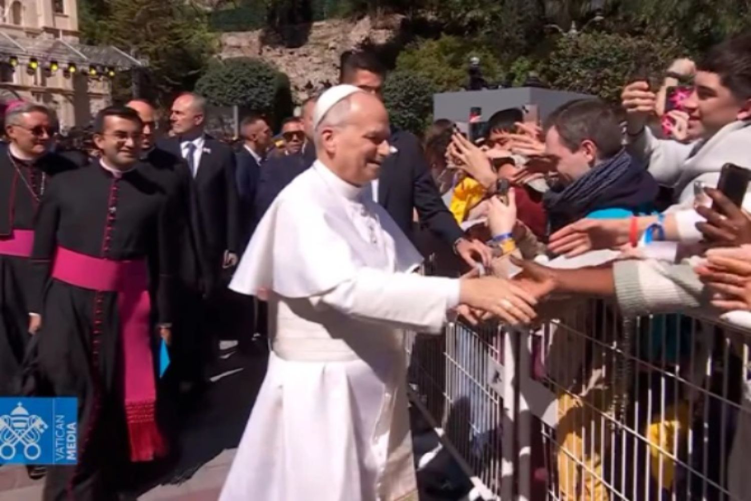 El Papa León XIV pide a los jóvenes silencio y oración frente al “frenesí” de los reels y los chats