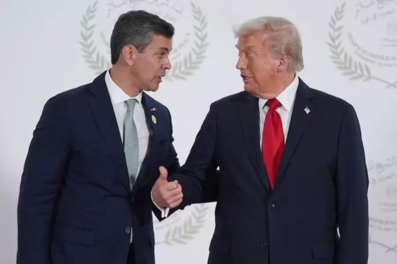 Santiago Peña viaja a Miami para participar en cumbre organizada por Donald Trump