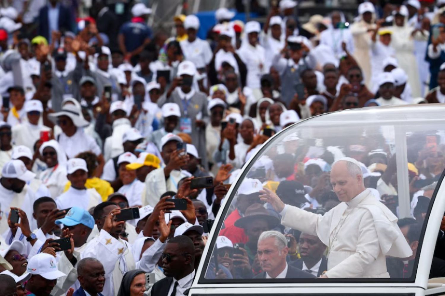 Una marea humana recibió al papa León XIV para una misa histórica en Angola: “Necesitamos justicia”
