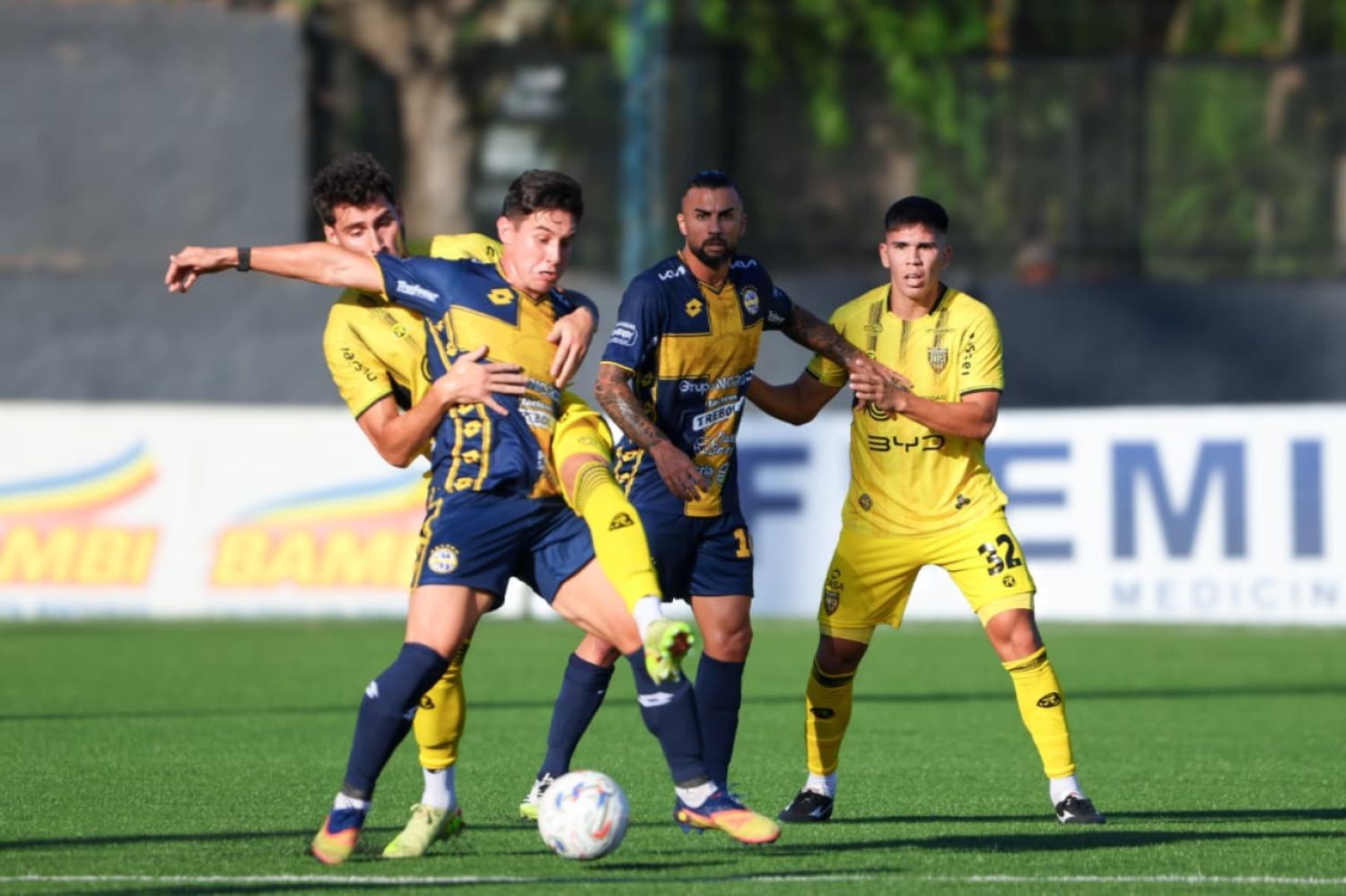 Recoleta Fútbol Club y Sportivo Trinidense empatan a un gol en el inicio de un nuevo campeonato.
