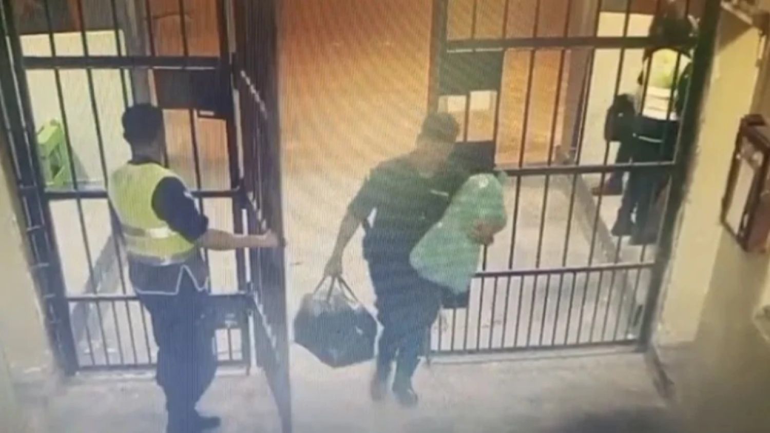 Policías intentan meter 100 petacas de caña al penal de Tacumbú