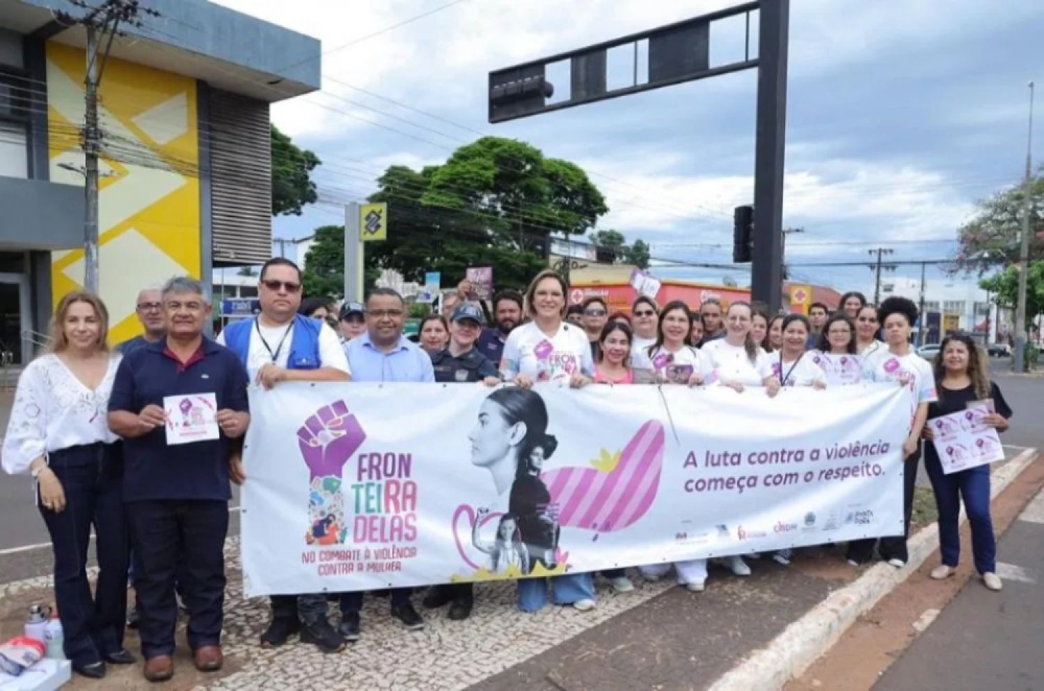 Campaña educativa conciencia sobre la violencia contra las mujeres a las calles de Ponta Porã