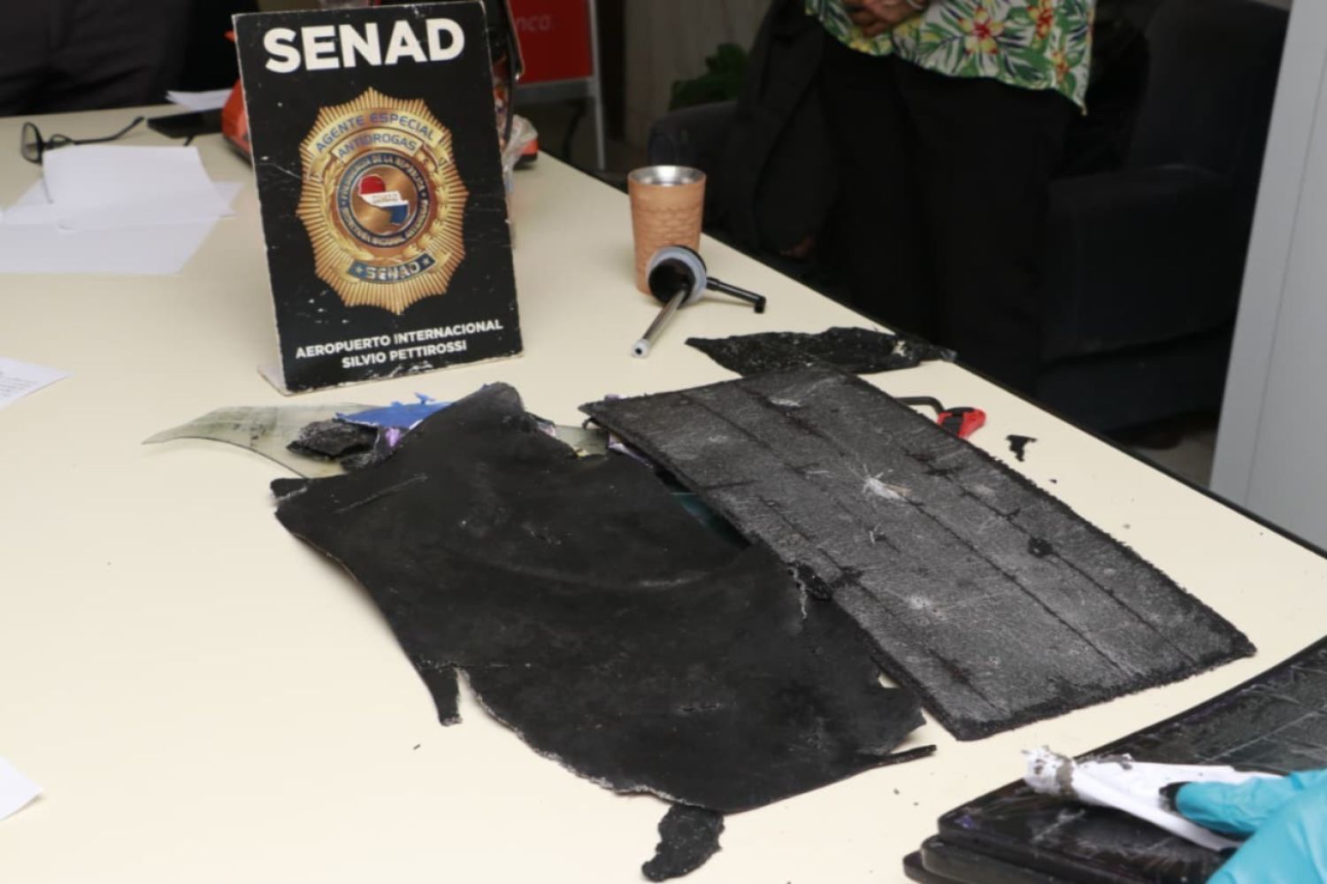 Detectan cocaína negra con destino a Australia en el Aeropuerto Silvio Pettirossi
