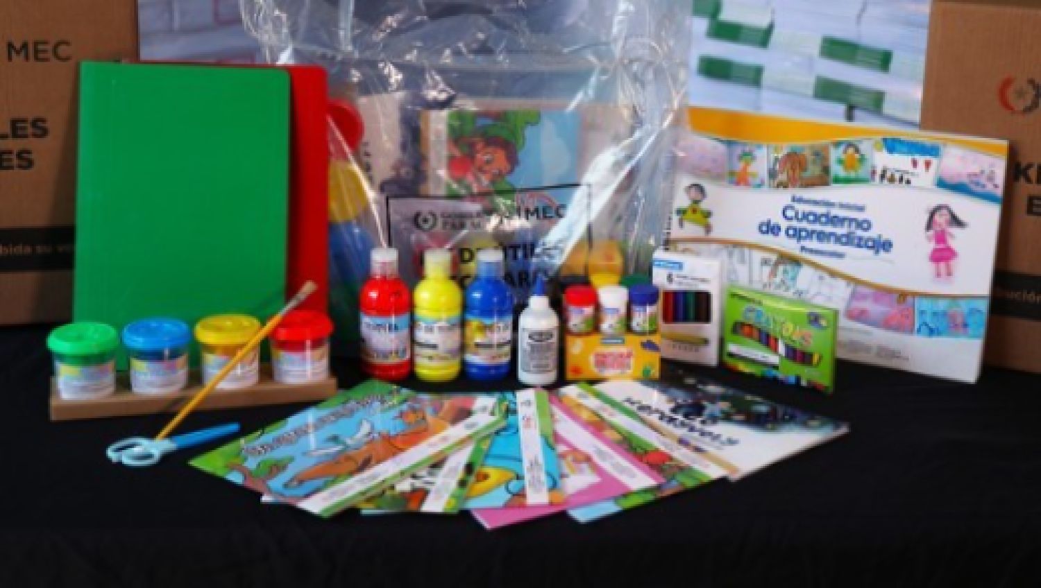 Día Nacional de Entrega de Kits Escolares: MEC presenta formatos distribuidos a instituciones educativas